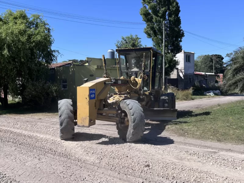 El Municipio de General Pueyrredon intensifica el mantenimiento de calles no pavimentadas en distintos barrios