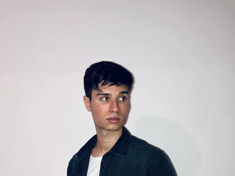 Fran Ameal, el cantautor de 27 a&ntilde;os presenta su primer single "Te fuiste"