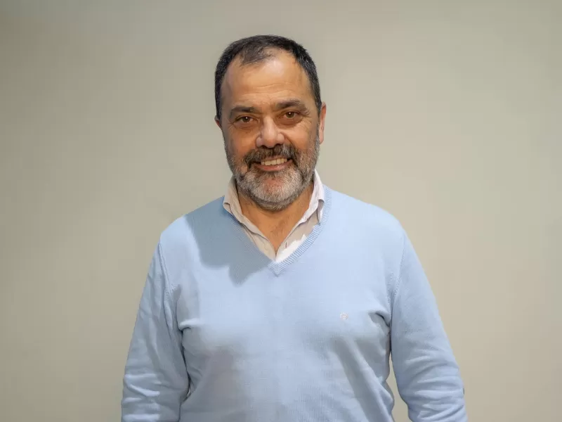 Cuestionamientos internos contra el consejero escolar Cristian Cativiela por maniobras políticas y conflictos en el Consejo Escolar marplatense