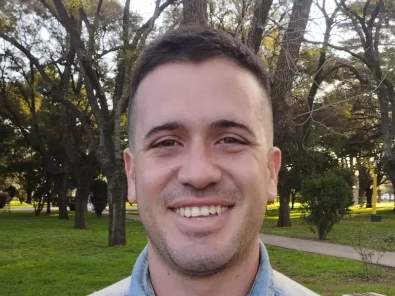El candidato santafesino Esteban Coradazzi anunció la apertura de una farmacia en San Eduardo, la primera en más de 15 años