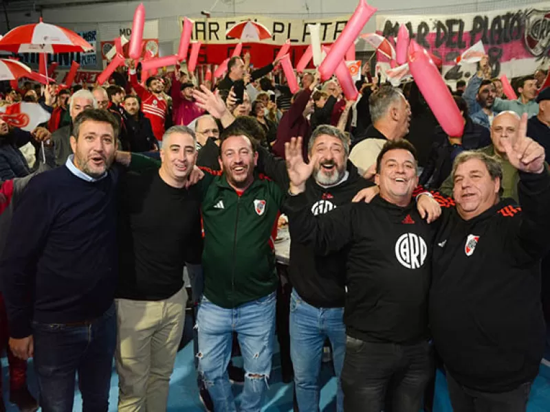 La Agrupación "Mono Burgos" celebra una década de pasión riverplatense en Mar del Plata