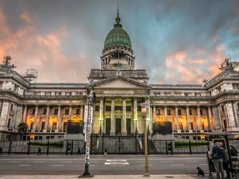 La implementaci&oacute;n de inteligencia artificial en organismos p&uacute;blicos genera nuevas advertencias sobre privacidad