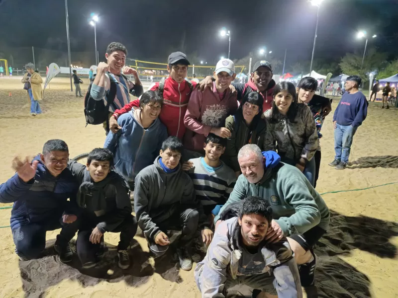 El intendente de Ramallo inauguró junto a los vecinos la iluminación del Complejo Deportivo en Arena