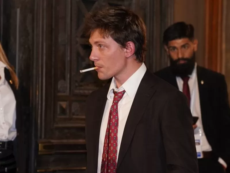 Dardo de un ex funcionario a Santiago Caputo: "A veces discut&iacute;amos y cometi&oacute; algunos errores"