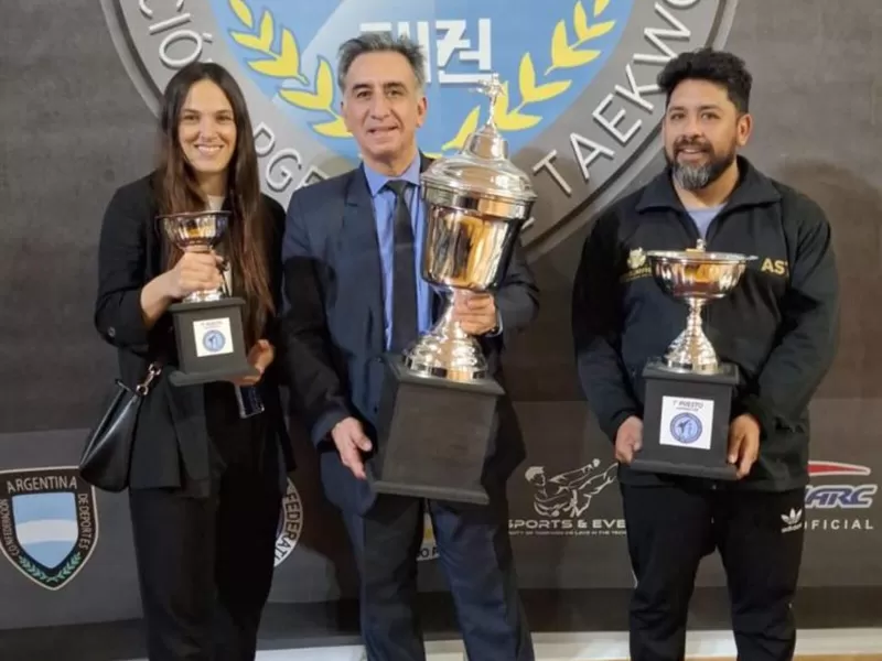 El dirigente deportivo marplatense Yapuncic ganó trofeo como entrenador de artes marciales