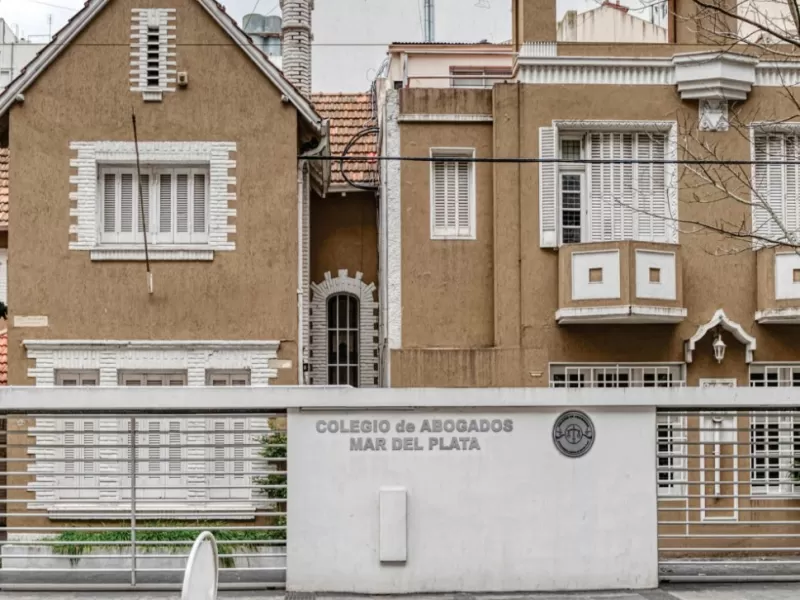 La ciudad enfrenta un fuerte sacud&oacute;n institucional tras la demanda contra Leandro Gab&aacute;s por sus cargos simult&aacute;neos