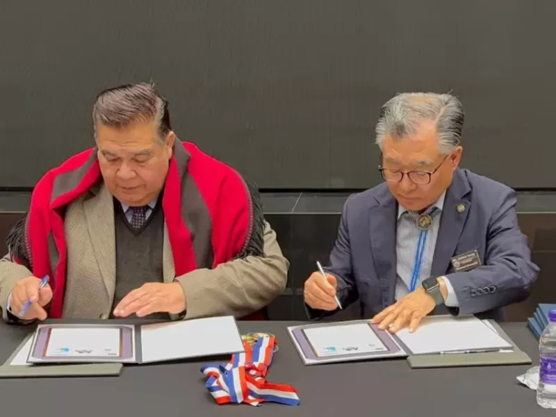 Mario Ishii firm&oacute; acuerdos con universidades de China, Estados Unidos y Corea para sumar carreras internacionales en Jos&eacute; C. Paz