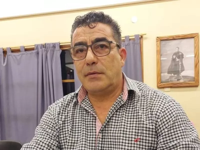 Luis Vivas desafía al intendente Barrera a un debate público por la falta de transparencia en Villa Gesell