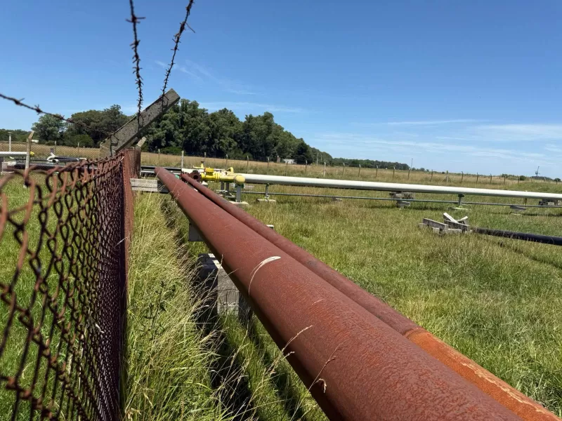 Abandonaron la planta que iba a evitar cortes de gas y nadie da explicaciones
