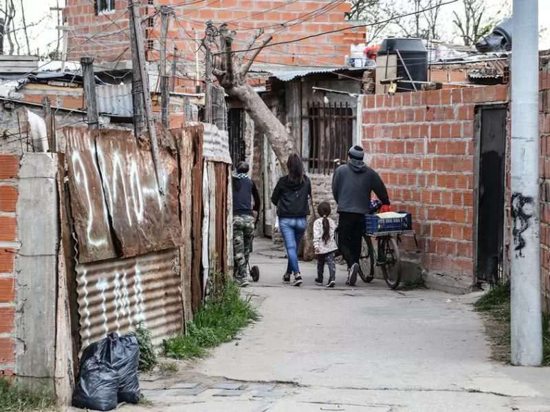 Verano en las villas porteñas: un escenario de falencias y desafíos estructurales