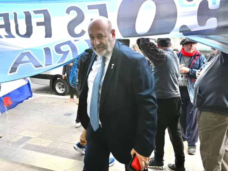 Santiago C&uacute;neo se meti&oacute; de lleno en la interna del PJ y confirm&oacute; su precandidatura bonaerense