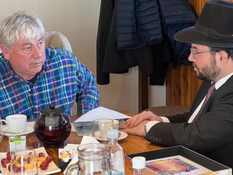 R&iacute;o Negro se recalienta luego de que Cort&eacute;s se reuniera con el Gran Rabino de la AMIA en Bariloche