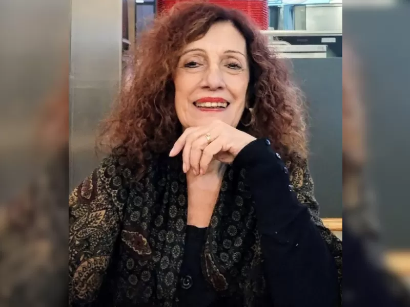 Nora Blanco repas&oacute; su recorrido literario y present&oacute; los relatos de suspenso que integran UMBRALES