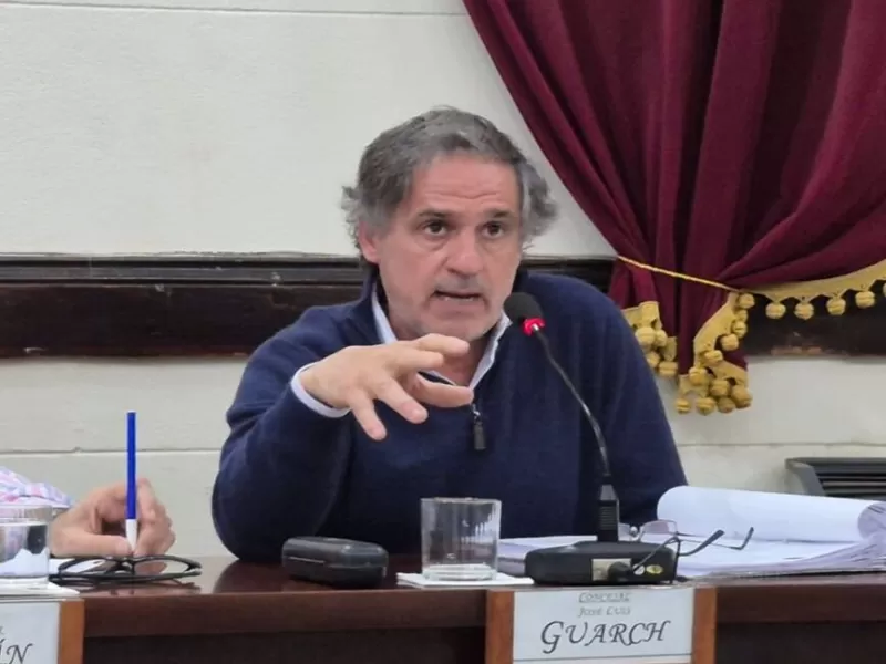 25 de Mayo: concejal libertario festeja el cierre de un banco con una confusa explicaci&oacute;n