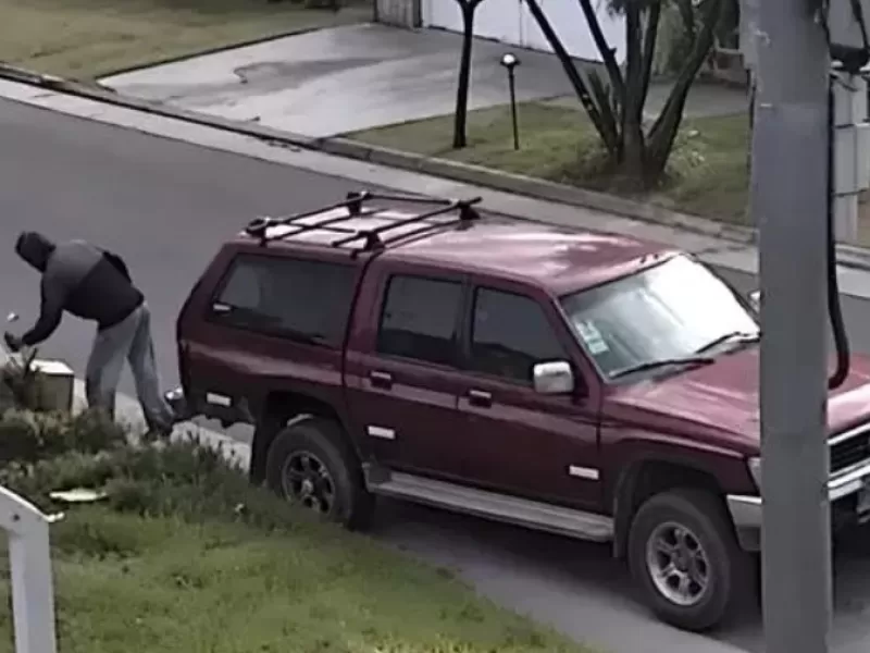 Le secuestraron una Toyota por tirar basura en un microbasural: lo identificaron por la patente