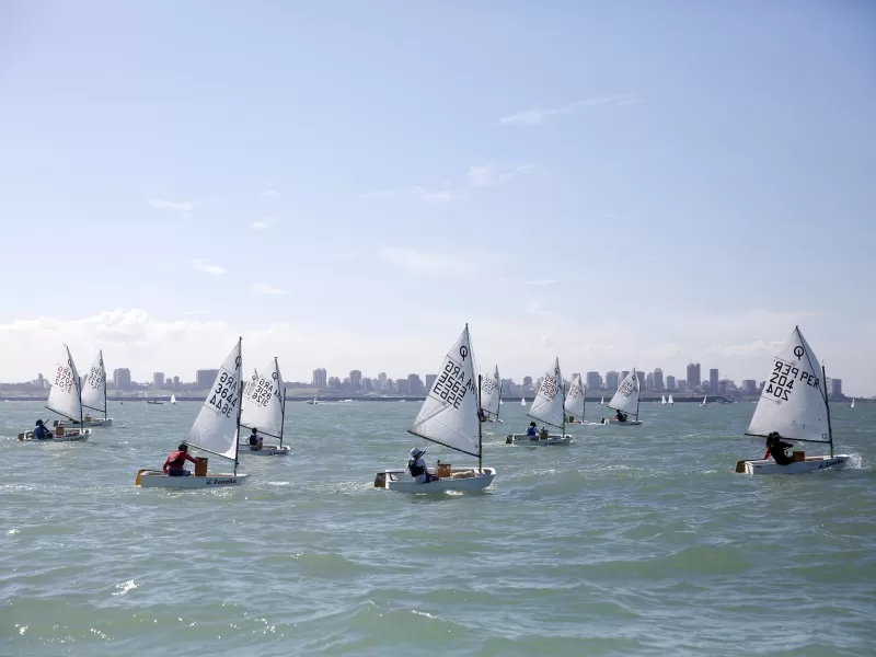 Comienza el Campeonato Mundial de Optimist 2024 en Mar del Plata