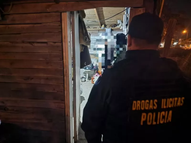 Atraparon a un ex convicto que vendía droga en el barrio Las Heras