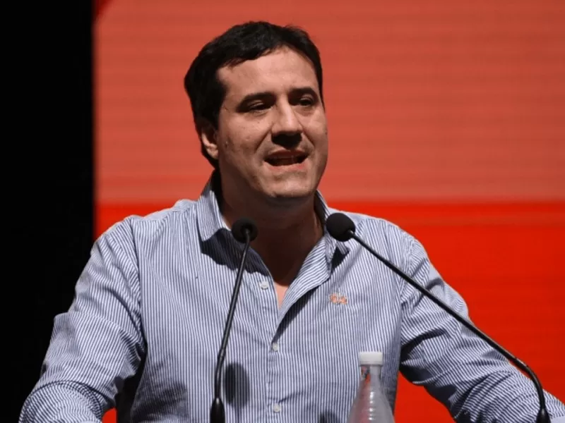 La UCR se parte entre traiciones y jugadas "a espaldas"