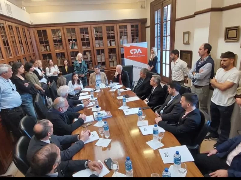 Crean nuevo espacio para avanzar en la urbanización y escrituración de miles de familias