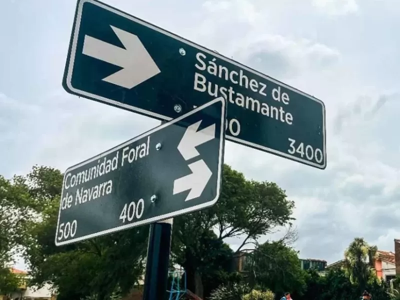 Reclaman explicaciones por excavaciones y camiones en el Faro de la Memoria