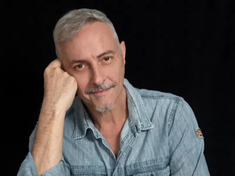 Pedro Aznar celebra 50 años de música en el Teatro Argentino de La Plata