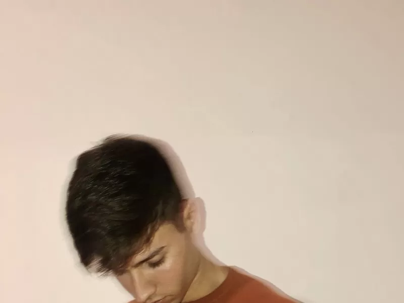 Fran Ameal, el cantautor de 27 años presenta su primer single 