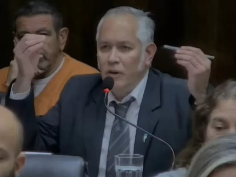 Ariel Aguilera cuestion&oacute; con dureza la gesti&oacute;n de Lucas Ghi en Mor&oacute;n