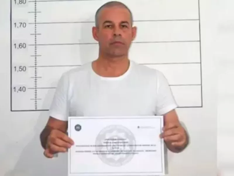 Mameluco azul y silencio vigilado: la ca&iacute;da de "Fred" Machado y su rutina tras las rejas en Estados Unidos