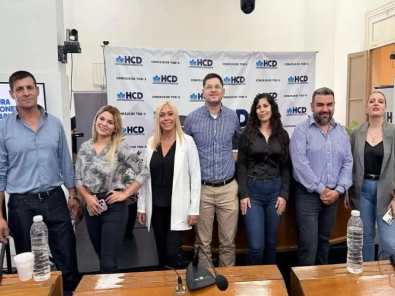 En lugar de exigir respuestas, la oposici&oacute;n de Moreno respald&oacute; el homenaje impulsado por el oficialismo municipal