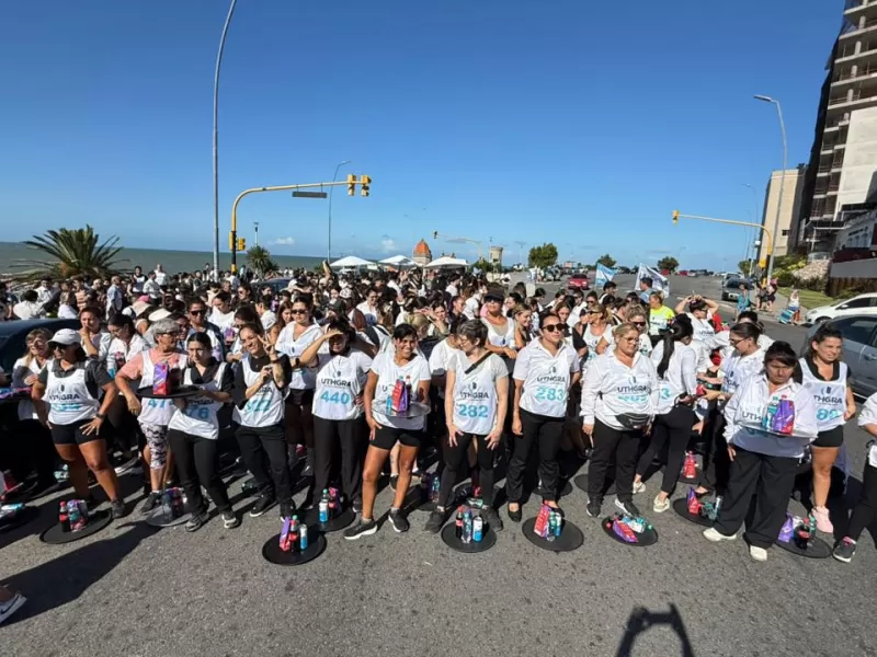 Más de 600 mozos y camareras corrieron la tradicional maratón de UTHGRA en la costa marplatense
