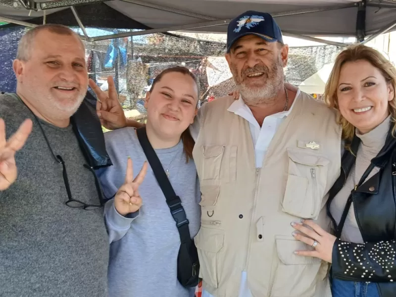 Campaña en Lanús: Santiago Cúneo visitó la Feria de Monte Chingolo