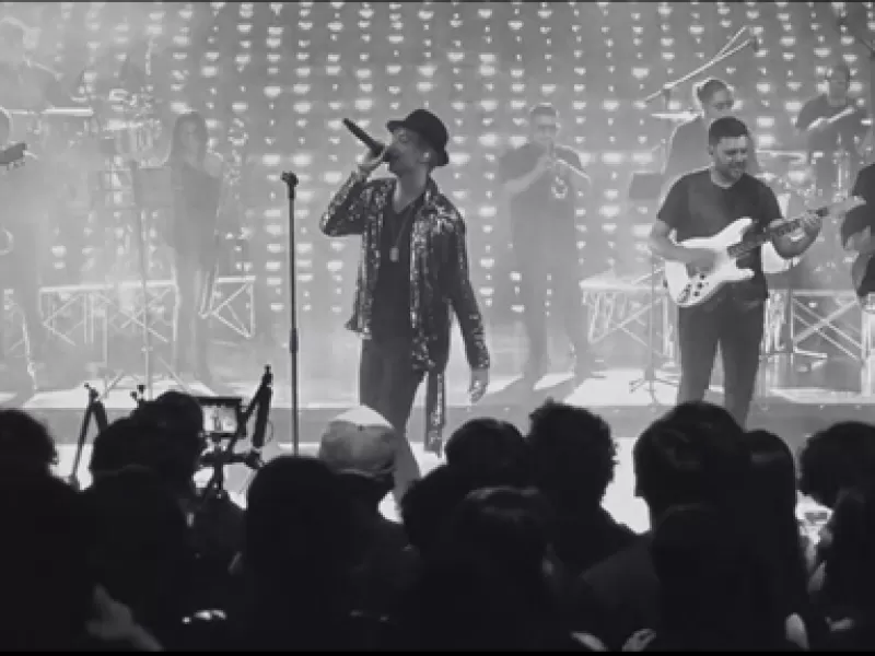 Ryan Cox lanzó "Amén al rock: Coxsession I"