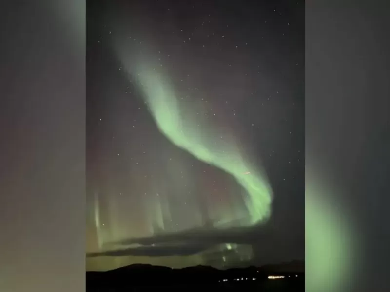 Ciudadano fotografió un OVNI en Noruega mientras contemplaba la aurora boreal