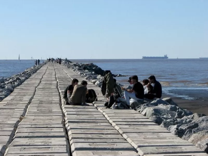 Joven de 23 a&ntilde;os muri&oacute; tras ingresar al R&iacute;o de La Plata en Berisso