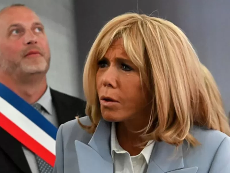 ¿La primera dama francesa Brigitte Macron es una persona transgénero?
