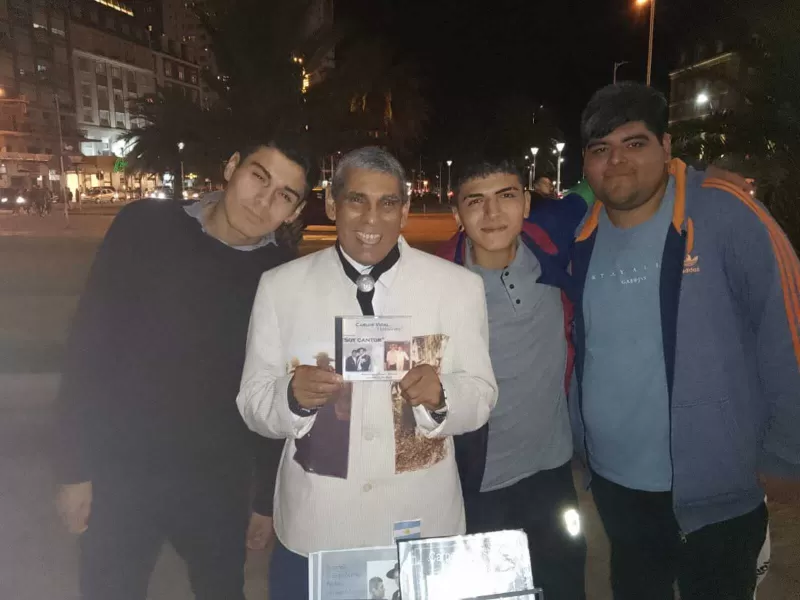 El cantor Carlos Vidal: "Balcarce es mi lugar en el mundo y Mar del Plata mi segunda casa"