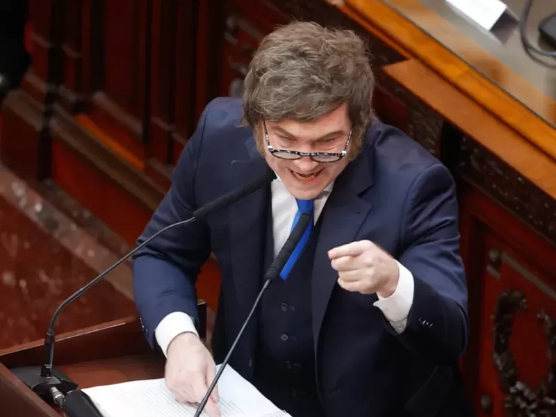 Cu&aacute;nto deben los funcionarios libertarios al Naci&oacute;n y por qu&eacute; ahora se discute su financiamiento