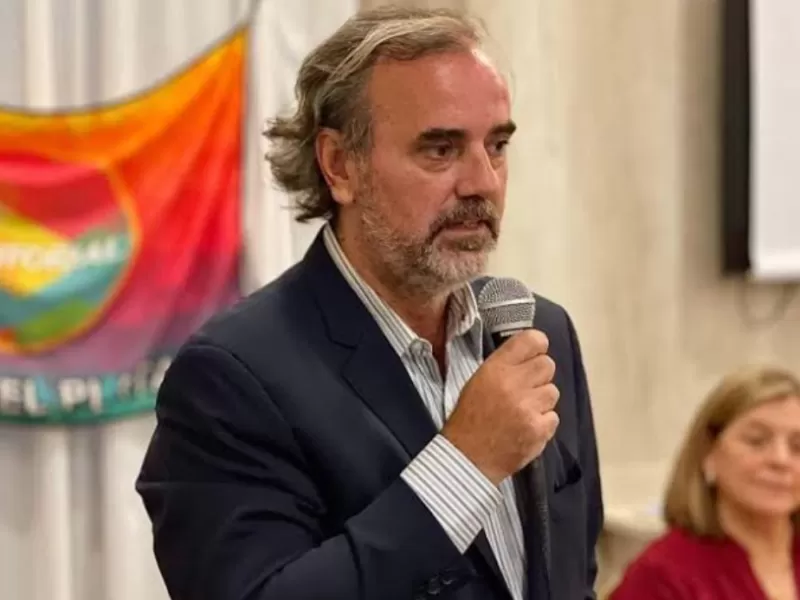 Giri habla de operadores en Mar del Plata mientras funcionarios y dirigentes cierran filas alrededor de Neme
