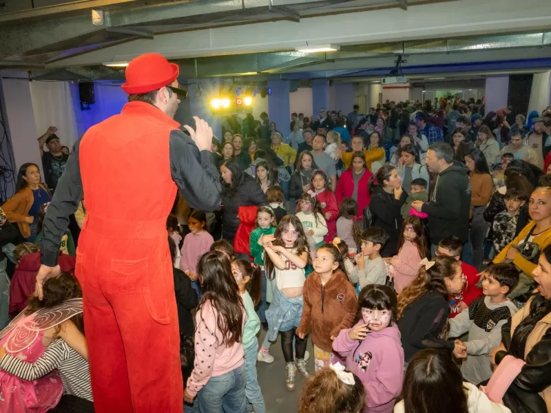 El SECZA entregó 3 mil juguetes en un multitudinario festejo para las familias mercantiles