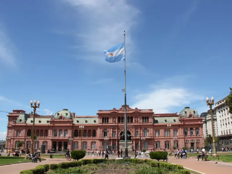 Vinculan al Gobierno con un supuesto esquema que combinar&iacute;a apertura econ&oacute;mica, cambios normativos y monitoreo tecnol&oacute;gico
