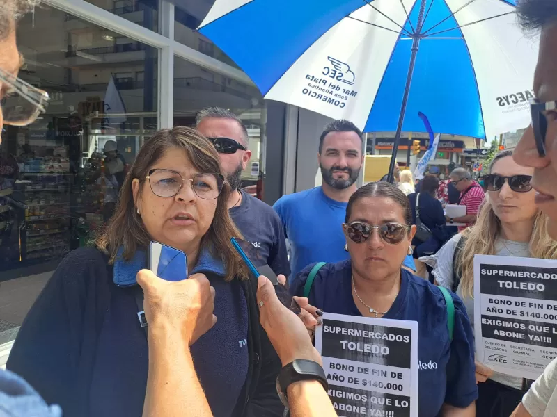 El SECZA y trabajadores de Toledo se manifestaron reclamando el pago del bono de fin de año en General Pueyrredon