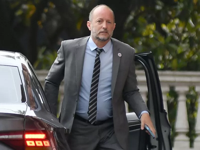 La Justicia detectó que un empresario del juego pagó al menos uno de los viajes de Insaurralde y Cirio