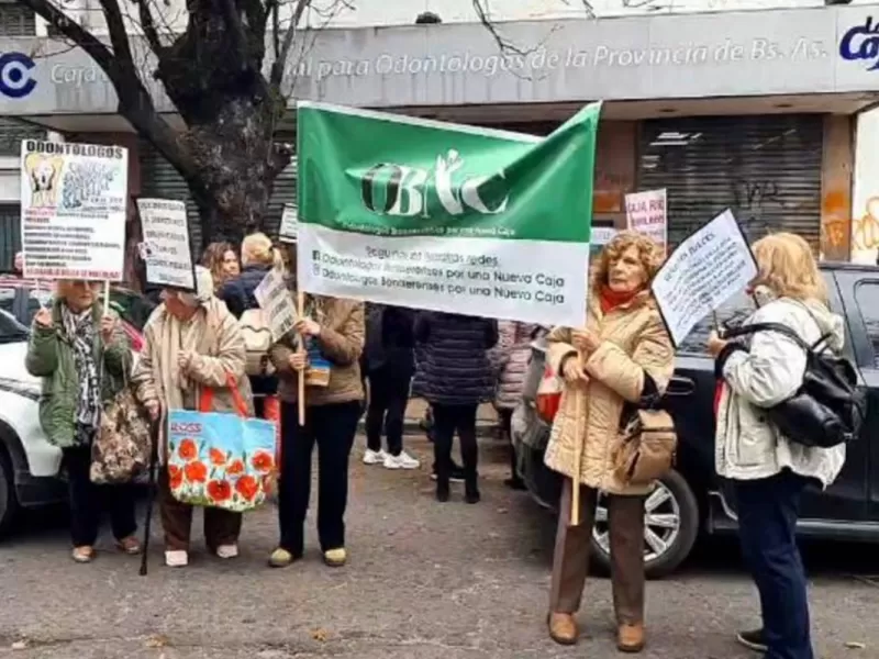 Advierten que los destrozos contra la Caja de Odont&oacute;logos bonaerense deber&aacute;n repararse con recursos de los afiliados