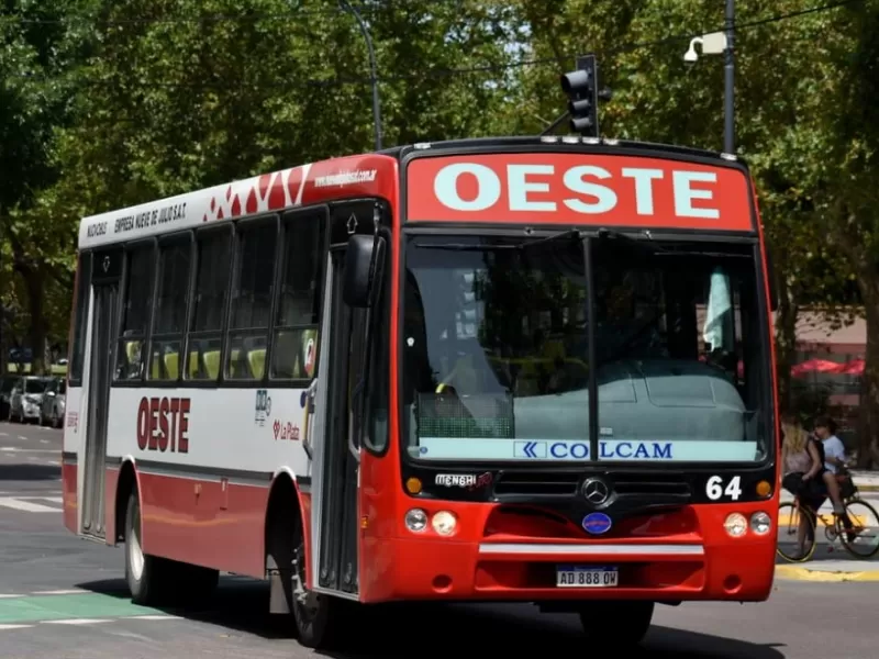 La Plata enfrenta un conflicto institucional que combina transporte, justicia y poder econ&oacute;mico
