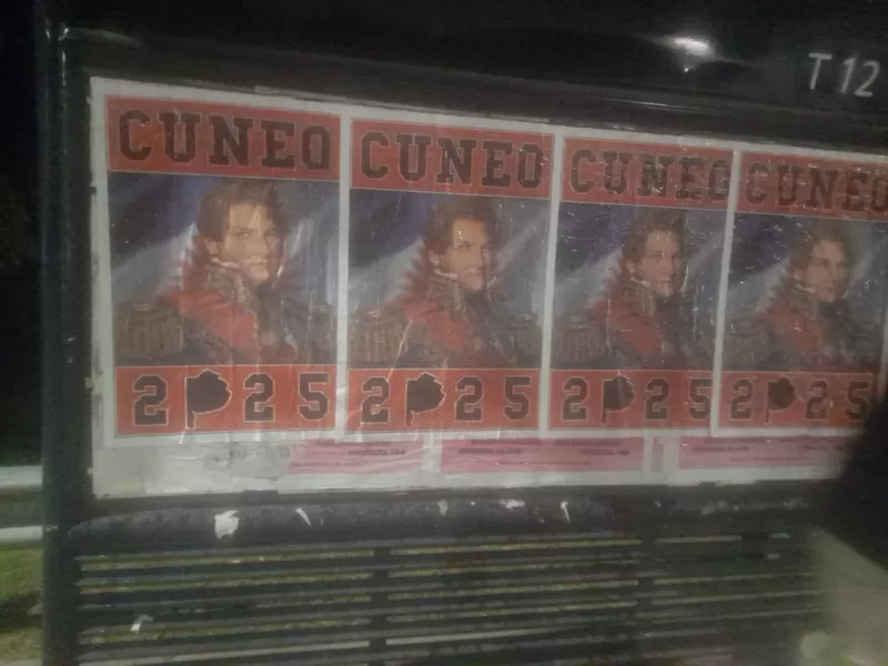 ¡Aparecen carteles de Cúneo en toda la provincia y desatan interrogantes!