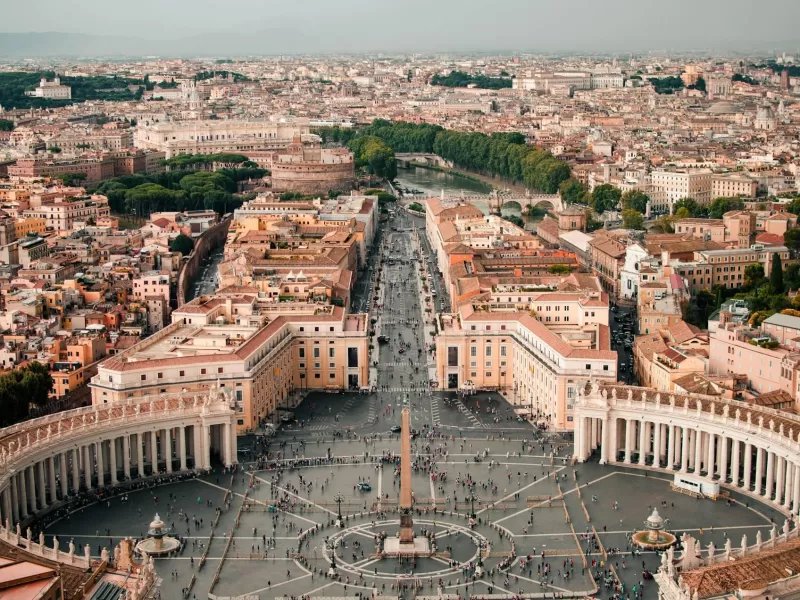 La denuncia que acusa al Vaticano de haber condicionado la rendici&oacute;n argentina en Malvinas y reclama abrir archivos secretos