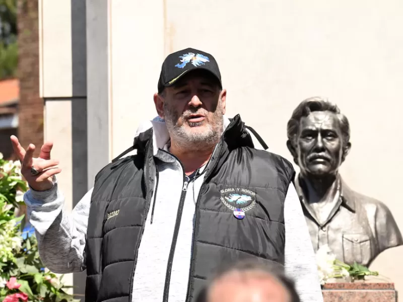 Chacarita sirvió de escenario para que Santiago Cúneo se desmarque de Jorge Taiana y Fuerza Patria