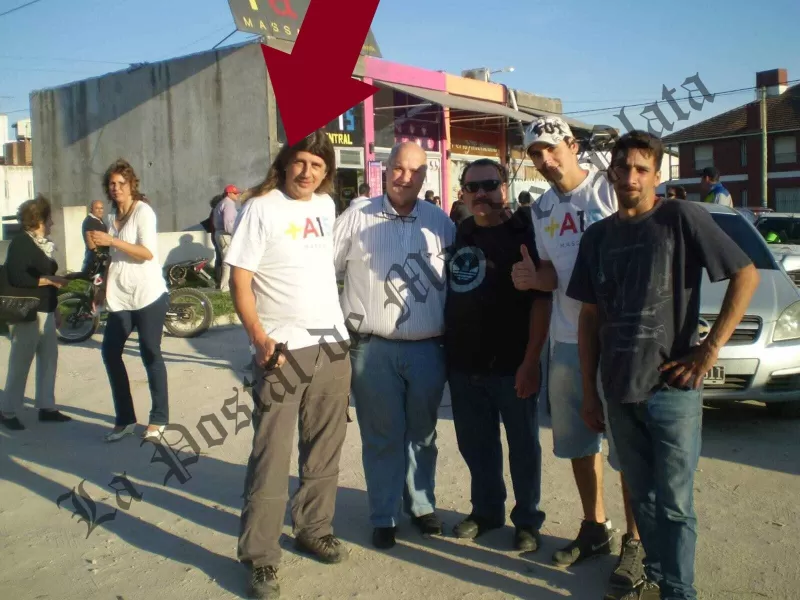 De massista a mileista: Untacle cruzó la cancha en Mar Chiquita y se arrodilló ante Pareja