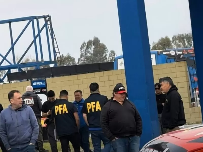 Pilotos y equipos tuvieron que retirarse del aut&oacute;dromo de La Plata tras una orden de clausura