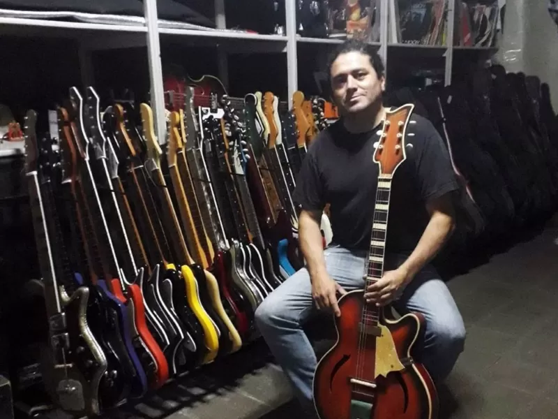 Pilo Santos, el guardián de las guitarras perdidas